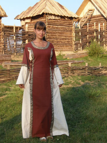 Robe Médiévale Angie (Rouge/Ecru)